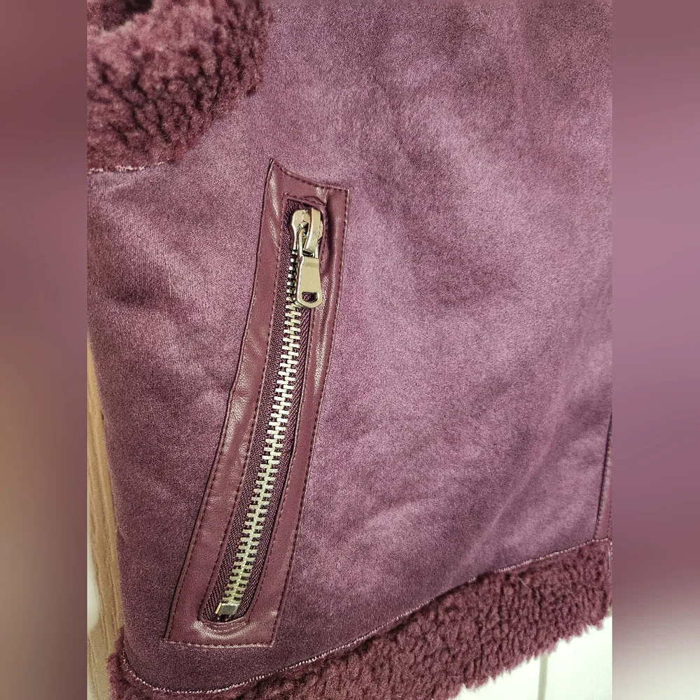 NWT Madden Girl Faux Shearling Moto Vest - Plum, Sugar Beat, Size Medium - Picture 3 of 7